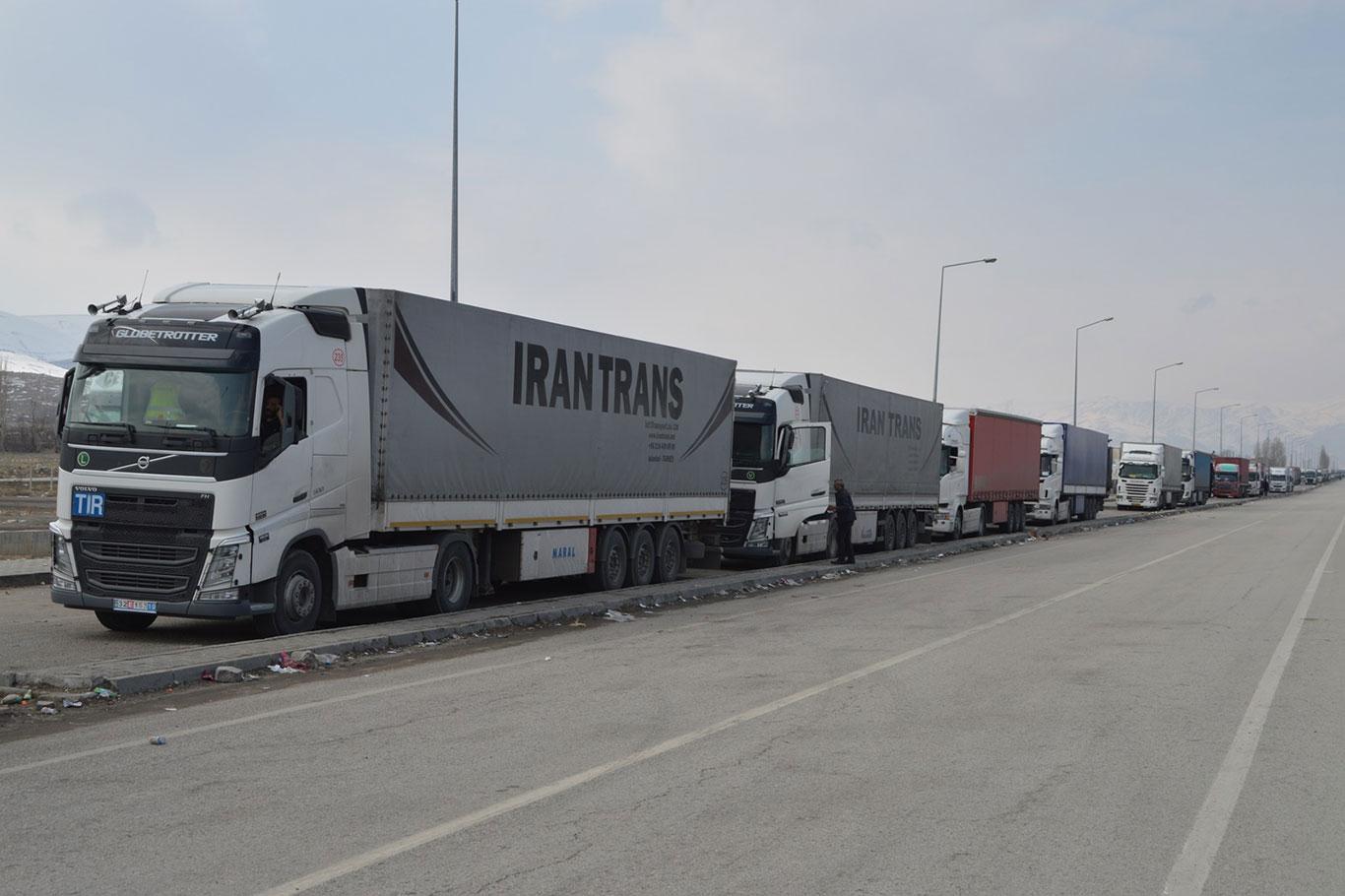 Gürbulak'ta 7 kilometrelik TIR kuyruğu oluştu